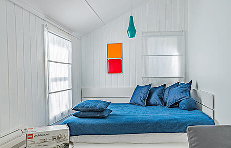 Cottage at Towd Point Road: A Minimalist Waterfront Retreat - 9