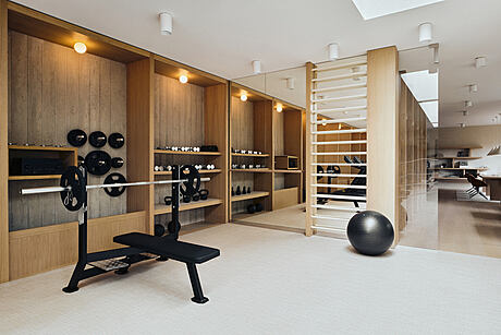 Coastal Manor: Where Modern Elegance Meets Coastal Bliss - 8
