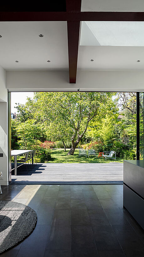 An Urban Villa in West Dulwich: Victorian Revival Done Right - 3