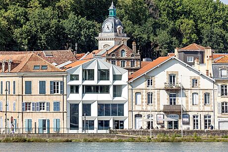 L’Atalante: Bayonne’s Newest Cinematic Marvel - 14