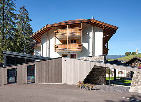 Hotel Villa Madonna: A Contemporary Masterpiece - 1