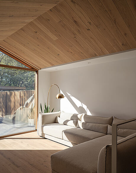 Everden: A Striking Narrow Contemporary Residence - 2