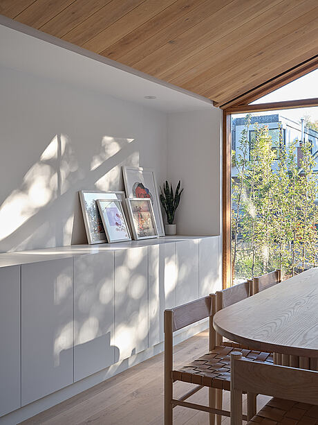 Everden: A Striking Narrow Contemporary Residence - 5
