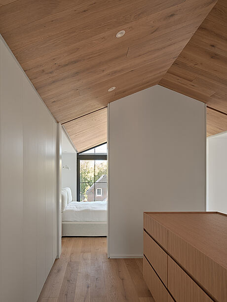 Everden: A Striking Narrow Contemporary Residence - 6