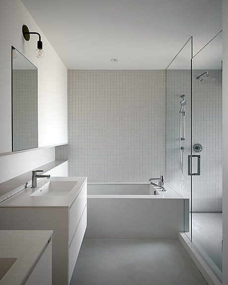 Everden: A Striking Narrow Contemporary Residence - 10