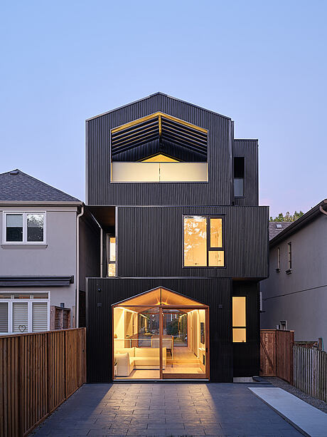 Everden: A Striking Narrow Contemporary Residence - 12
