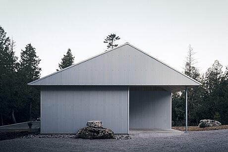Devil’s Glen: A Solar-Oriented Retreat in Bruce Peninsula - 9