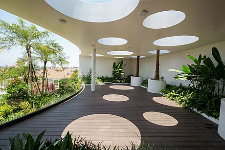 Waves House: A Nature-Inspired Coastal Home for Multi-Generational Living - 11