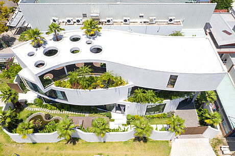 Waves House: A Nature-Inspired Coastal Home for Multi-Generational Living - 12