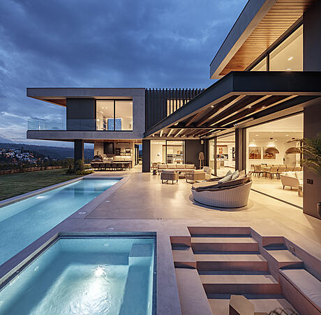 Paralelogramo House: Where Luxury Meets Nature in the Heart of Quito - 2
