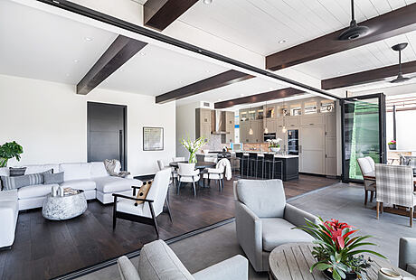 Redsail Residence: Modern Luxury Meets Lakeside Charm - 3