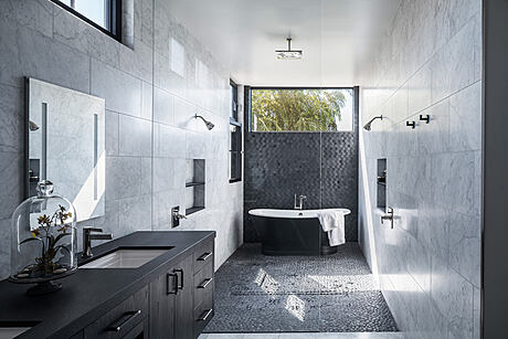 Redsail Residence: Modern Luxury Meets Lakeside Charm - 7