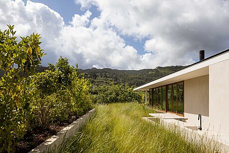 House in Galamares: Minimalist Elegance Meets Natural Beauty - 13