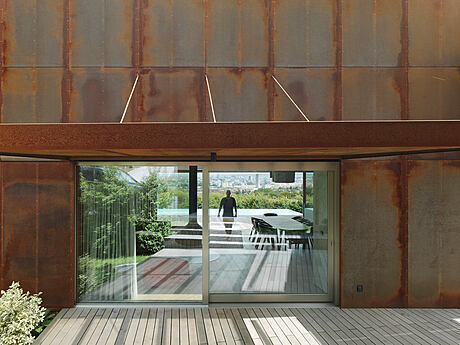 Deconstructed House: A Minimalist Tribute to Linz’s Steel Heritage - 4