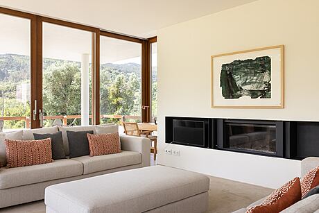 House in Galamares: Minimalist Elegance Meets Natural Beauty - 3