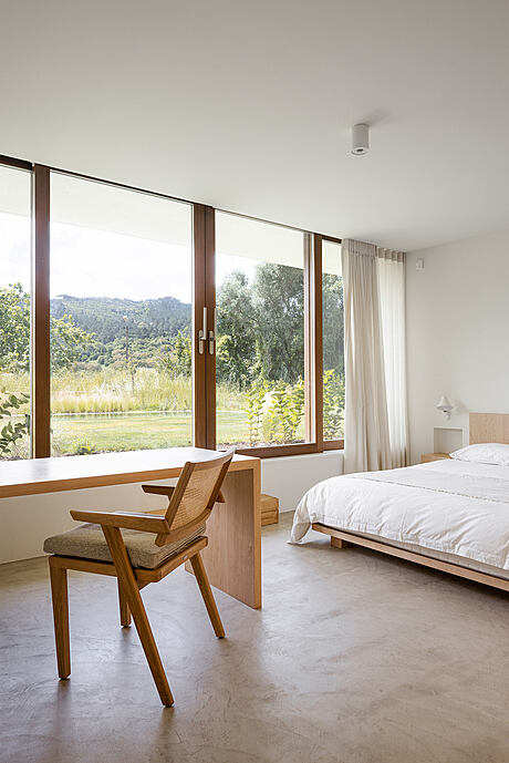 House in Galamares: Minimalist Elegance Meets Natural Beauty - 7