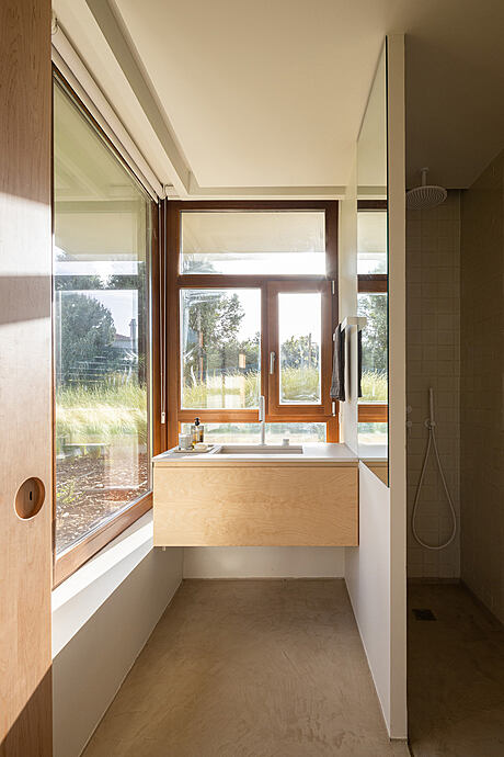 House in Galamares: Minimalist Elegance Meets Natural Beauty - 9