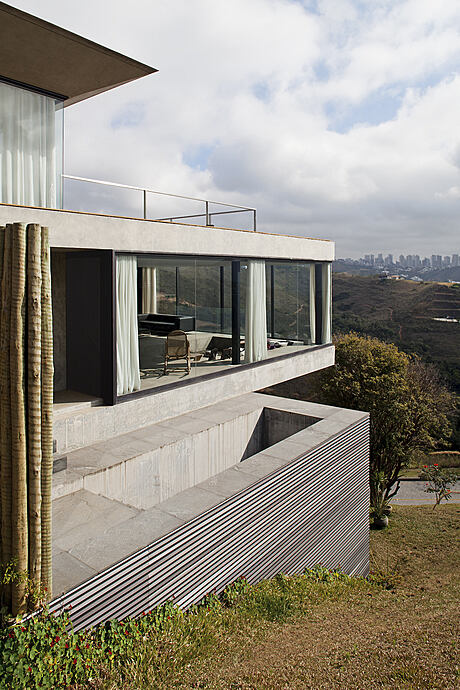 Casa EG’s Concrete Elegance: From Steep Slopes to Stunning Views - 11