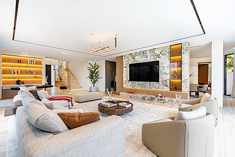 Signature Villa: Luxury Living on Dubai’s Iconic Palm Jumeirah - 3