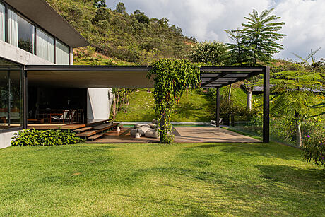 Casa EG’s Concrete Elegance: From Steep Slopes to Stunning Views - 12