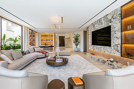 Signature Villa: Luxury Living on Dubai’s Iconic Palm Jumeirah - 4