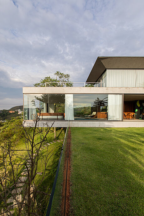Casa EG’s Concrete Elegance: From Steep Slopes to Stunning Views - 13