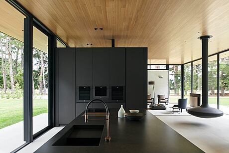 Winter Creek: Sleek Design Meets Farm Life - 4