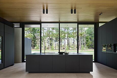 Winter Creek: Sleek Design Meets Farm Life - 5