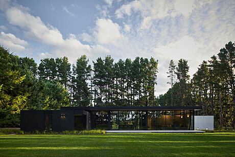 Winter Creek: Sleek Design Meets Farm Life - 12