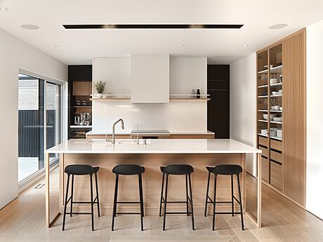 The House with a Big Heart: Montreal’s Modern Sanctuary - 4