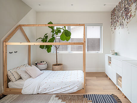 The House with a Big Heart: Montreal’s Modern Sanctuary - 14