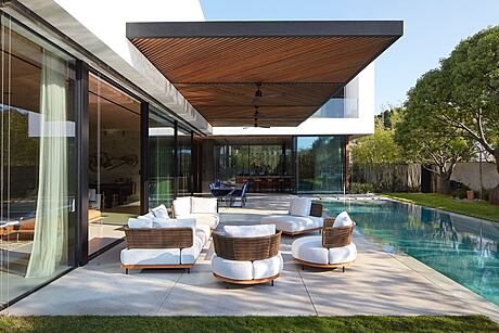 C House: Sleek Design Meets Coastal Living - 4