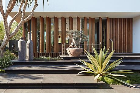 C House: Sleek Design Meets Coastal Living - 7