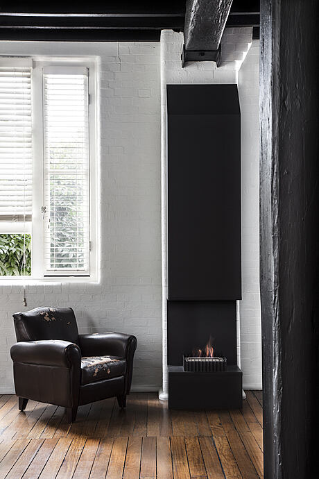 Teneriffe Warehouse Apartment 2: Industrial Chic Redefined - 4