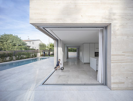 Domus Damero: A Masterpiece of Minimalism in Madrid - 3