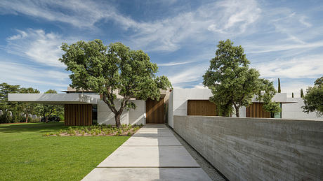 A Single-Family Home in La Moraleja by Bueso-Inchausti & Rein Arquitectos - 1