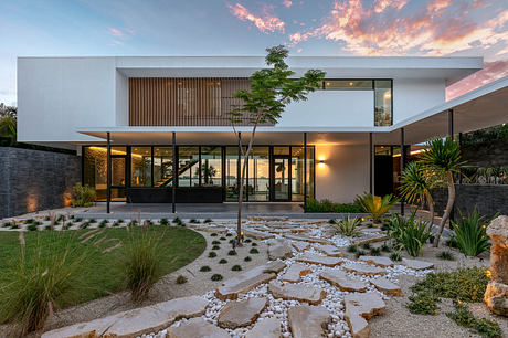 Seathru House is a Modern Florida Family Retreat with Bayfront Views - 1