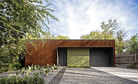 Stealth House Transforms Small Footprint into an Oasis of Calm - 1