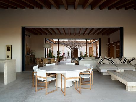Casa Ananda Embraces Tropical Modernism - 2