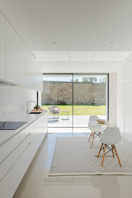 Touguinha House by Raulino Silva Arquitecto - 3