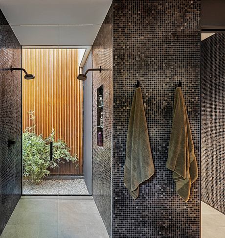 Stealth House Transforms Small Footprint into an Oasis of Calm - 7