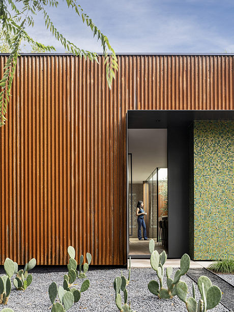Stealth House Transforms Small Footprint into an Oasis of Calm - 8