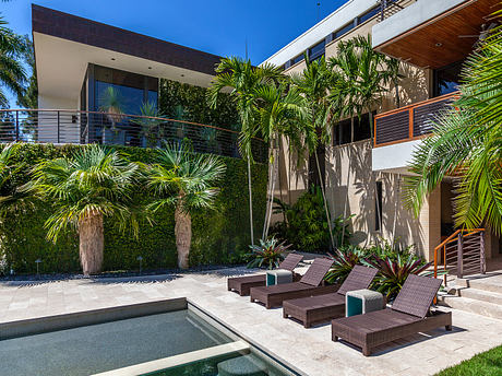 Casey Key Residence is a Serene and Thoughtfully Designed Coastal Retreat - 5