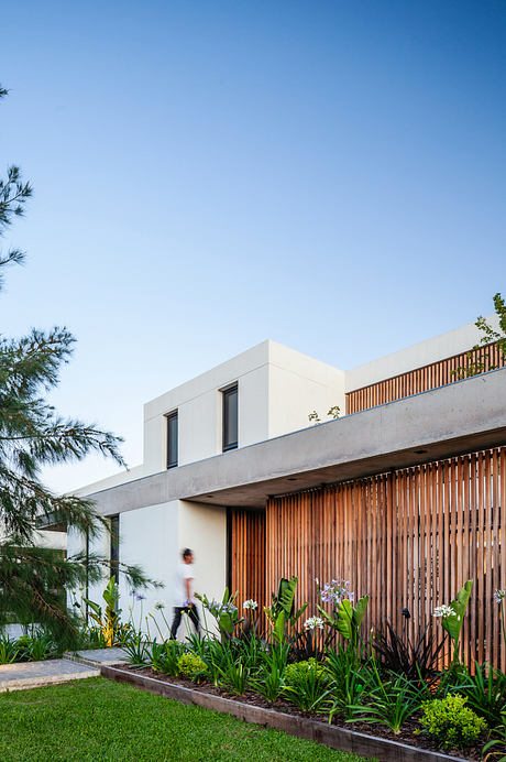 Tom House by Lattes Salinas Arquitectos - 9