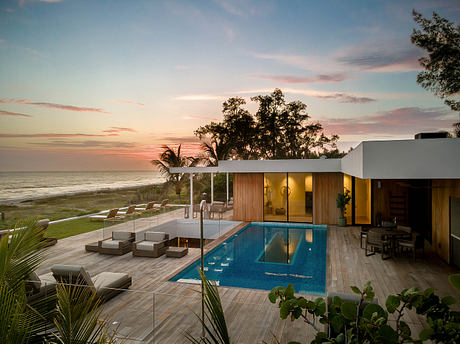 Gulf Gardens Residence Transforms 1970s House Into Thrilling Coastal Retreat - 9