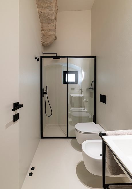 Light and Matter Combines Five Housing Units for Spacious Trani Residence - 10