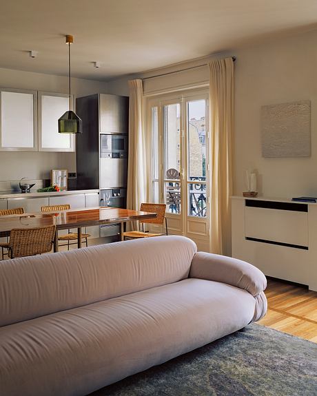 Babylone Apartment Blends Classical and Contemporary Design - 1