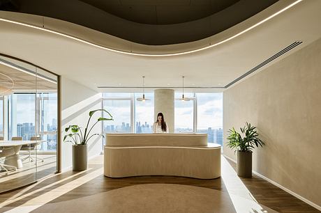 Bridge Creative Workplace Achieves Balance Between Elegance and Approachability - 1
