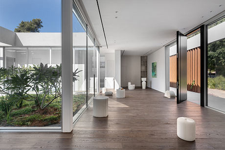 A Home that is the Perfect Canvas by Nitzan Horowitz - 2