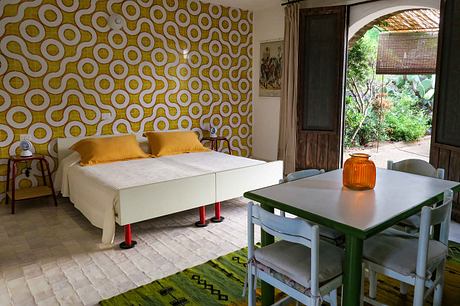 Dammuso Renovation: Nature and Architecture Harmonize at Warm Sicilian Retreat - 3